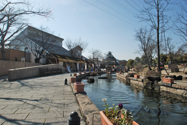 霧の遊び場付近