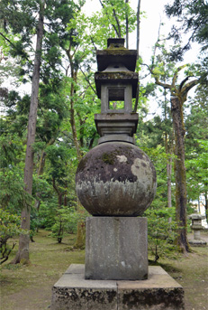 ���`�̐Γ���