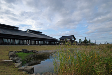 �U�����~���[�W�A��