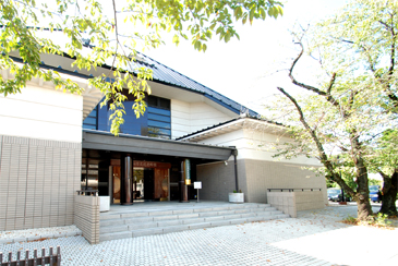 ���R������